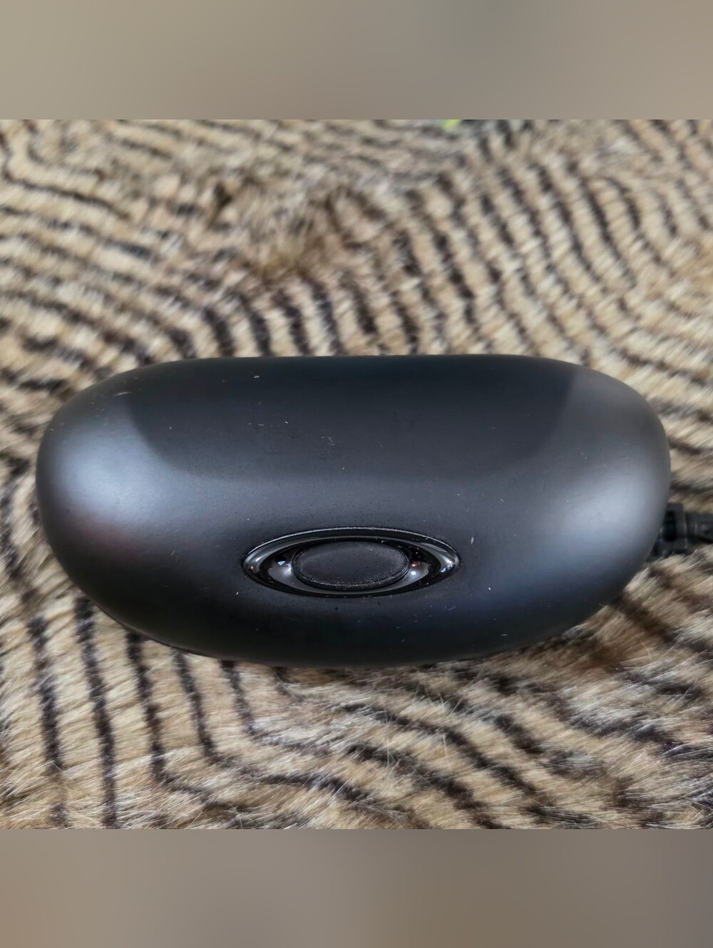 Oakley Split Shot Clamshell Sunglasses Vault Case w/ Clip Black Authentic